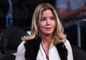 珍妮律师：二妈的弟弟恶意妨碍老巴斯钦定继承人珍妮践行其父遗愿